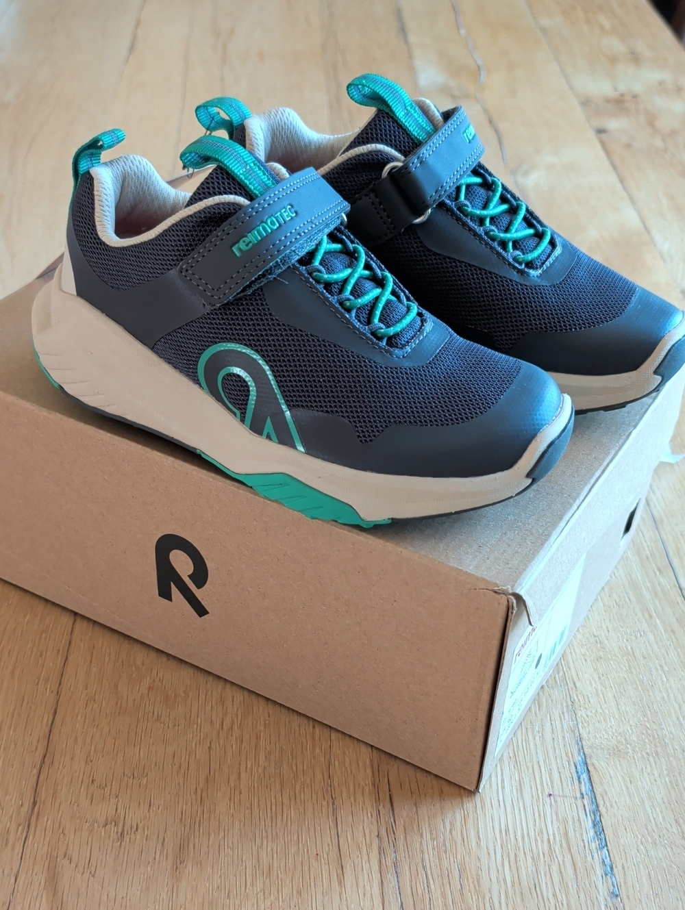 Reima Enkkari Kids' Navy & Teal Sneakers NWT